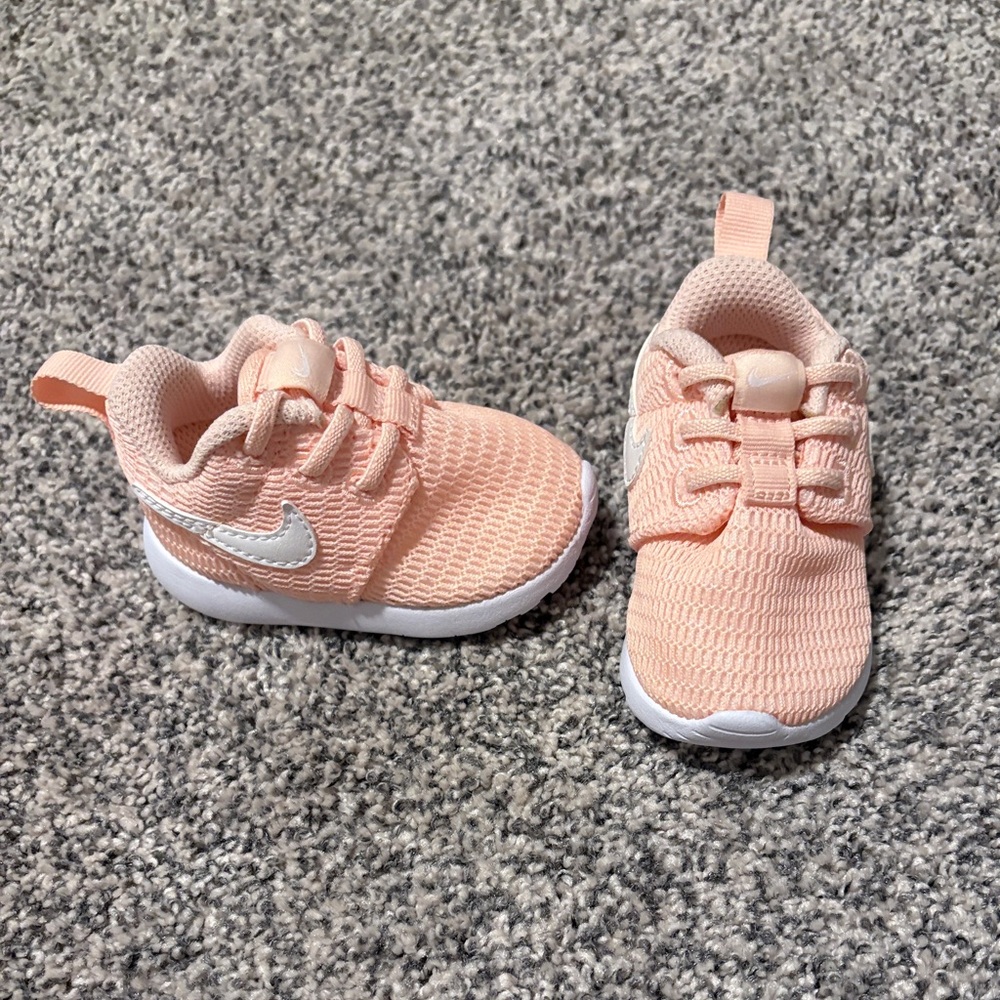 Nike Kids Coral Sneakers